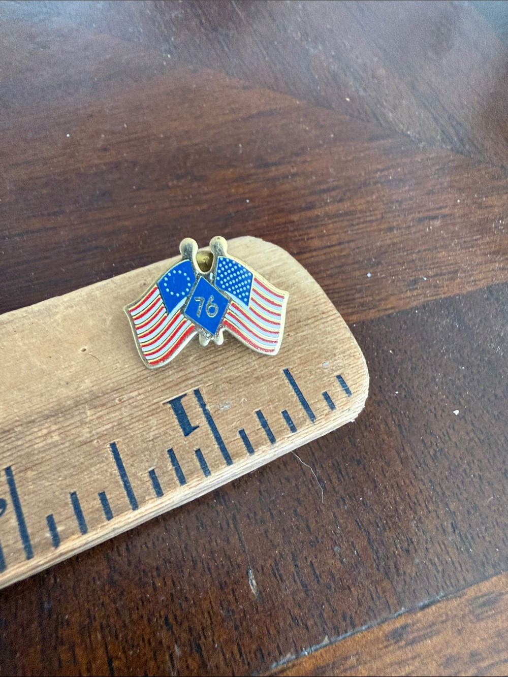 Vintage 1976 Bicentennial American Crossed Flags